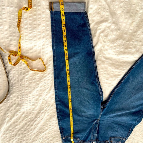 sz 16 H&M turned up mom's jeans NWT very trendy this Fall - Picture 4 of 13